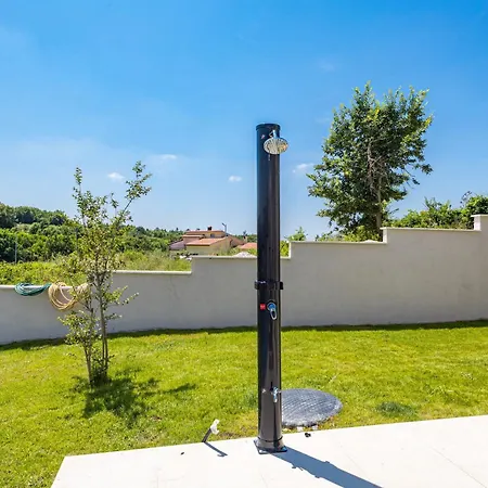 فيلة Andrea Vižinada