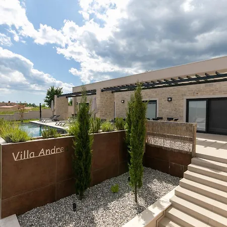 Andrea Villa *